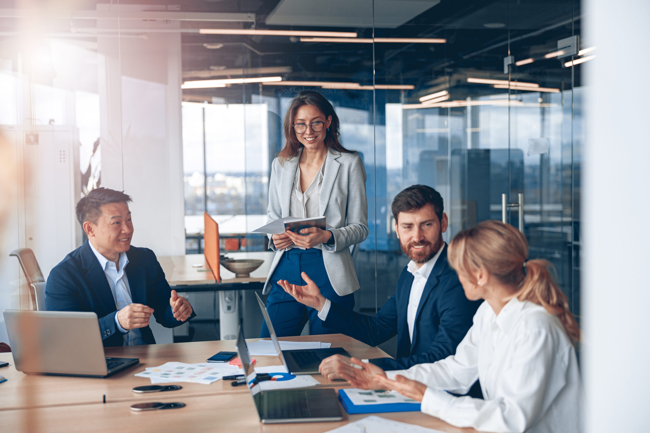 A,Group,Of,Business,People,Partners,During,A,Set,Team